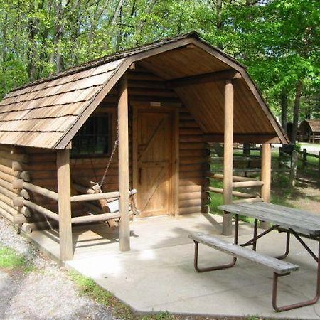 Revelstoke Campgrounds & Cabins Willa Pokój zdjęcie